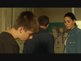 Пластиковое море / Mar de plástico / S02E06 из 13 / на русском