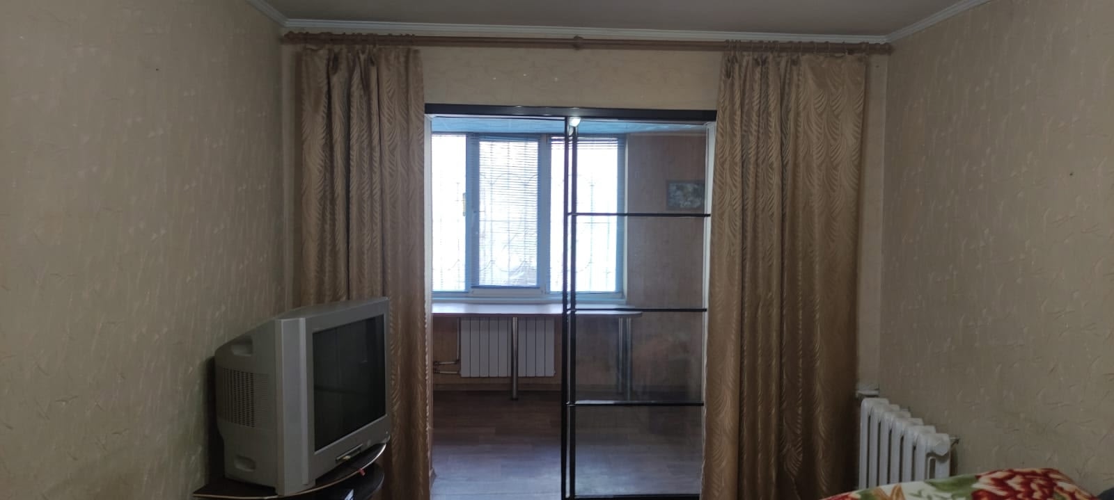 Продам 1 комнатная квартира с большой пристройкой КВ гаевого . Хорошее жилое состояние. Тел. +79591901505.+79591018967