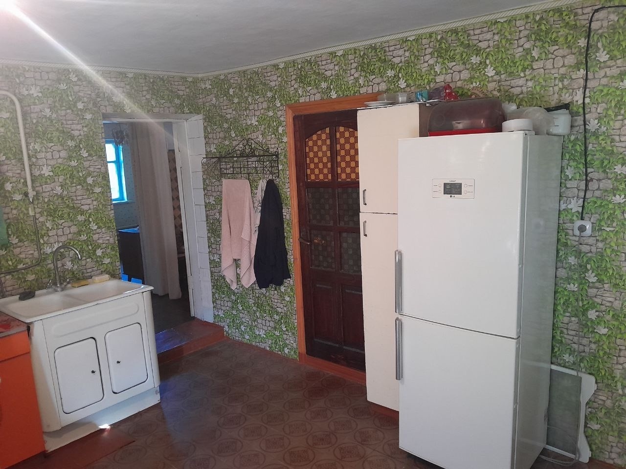 Продается дом г Луганск от хозяина 3 километр Площадь 68,8 Земля 6 соток(приватизирована) Гараж,подвал,газовый котел(недавно поменяли),колонка.Рядом рынок,остановка 4 млн торг!!! Тел. +7 959 205 6519 Валентина https://vk.com/id22725468...