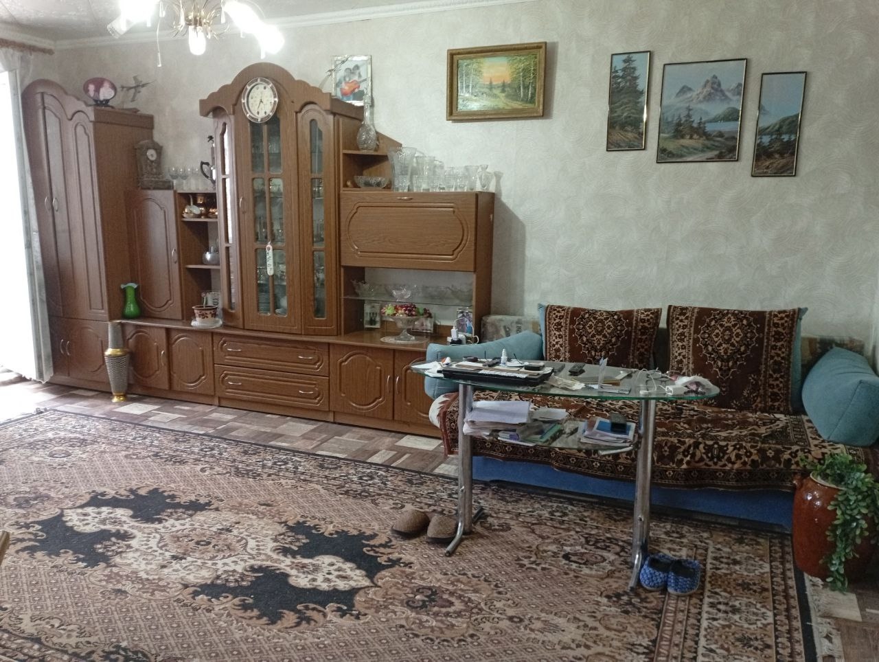 Продам 2х комн. квартиру на кв.Комарова. 5/5 этаж, 48кв.м., комнаты изолированные, санузел совмещённый и теплый пол, балкон застеклён(4 м/п окна, все открываются), газ, отопление центральное, радиаторы биметаллические все новые, кондиционер новый 12 в спальне, бойлер. , долгов нет, прописанных нет. Цена 5 500...