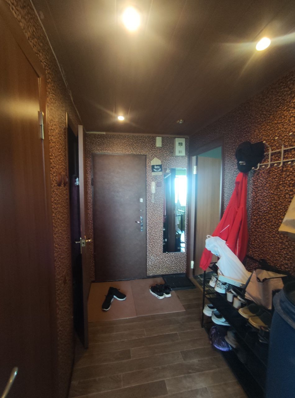 📍 Алчевск
🏢 Продаётся 3-комнатная квартира, р-он Спорттоваров
🔹 Параметры:
✔ Этаж: 9/9 (угловая, утеплённая)
✔ Площадь: 49,6 м²
✔ Кухня: 6,8 м²
✔ Ко...