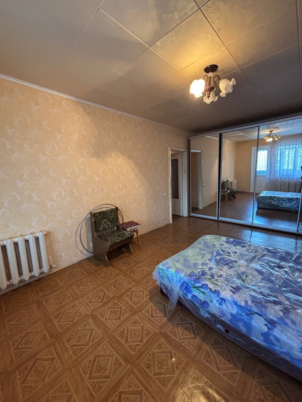 🏡 2-к квартира с АВТОНОМНЫМ отоплением! 📍 кв. 50 лет Октября (район МФЦ), 2/9 этаж 📐 Площадь: 54 м² 🍳 Кухня: 7 м² 🛠 Планировка: улучшенная 🔥 Отопление: автономное (зимой — тепло, платите по счётчику!) ✅ Окна и трубы — металлопластик ✅ Счётчики установлены ✅ Балкон застеклён ✅ Мебель и техника остаются! 📍 В ша...