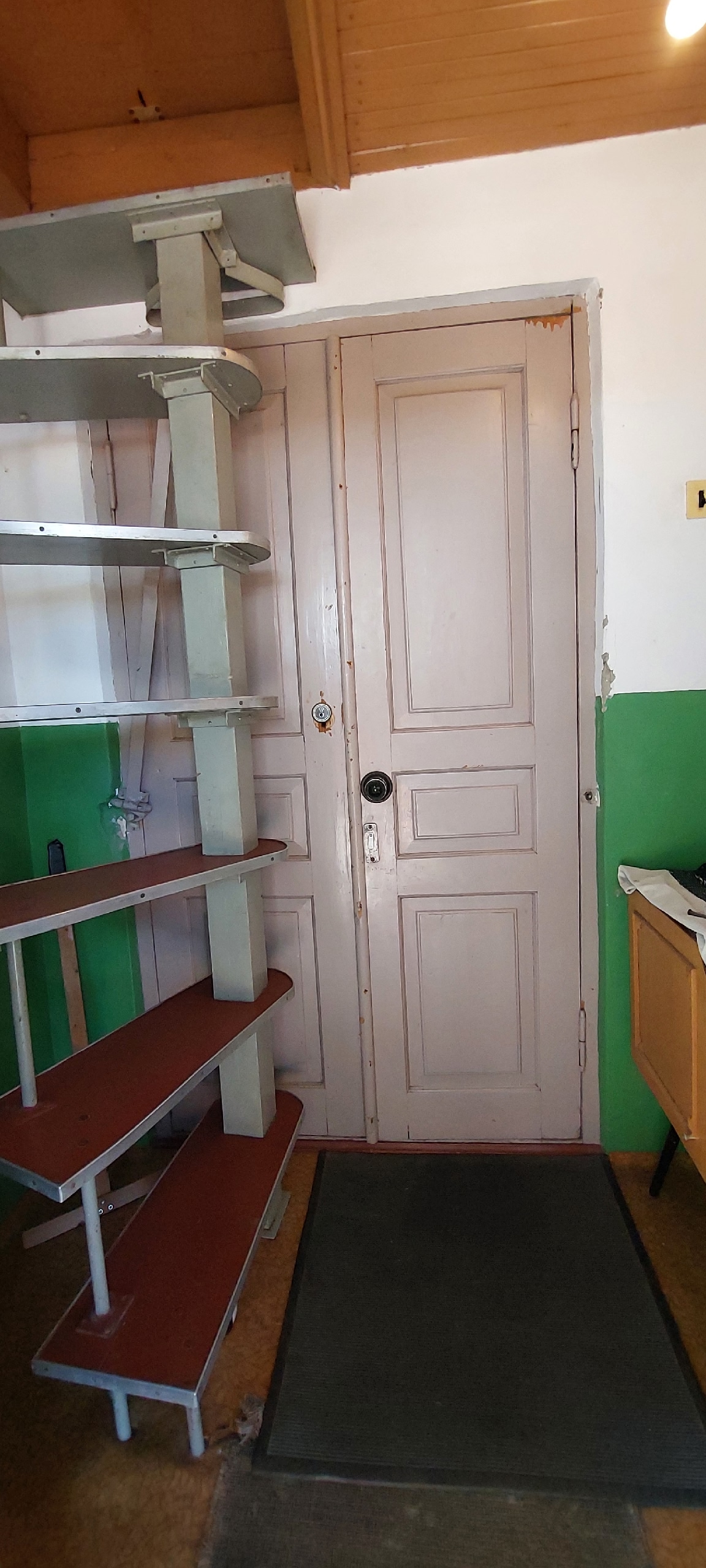 Продается дача в Ольховском массиве, в жилом состоянии. Теплый дом (приват) из газо-бетона с пристроенной летней кухней, и флигелем. Газовое отопление, скважина (65м), колодец, электричество. Участок (приватизированный) 12 соток – огражден. Имеется: гараж, туалет, беседка, летний душ, заезд для авто. Цена 1 4...