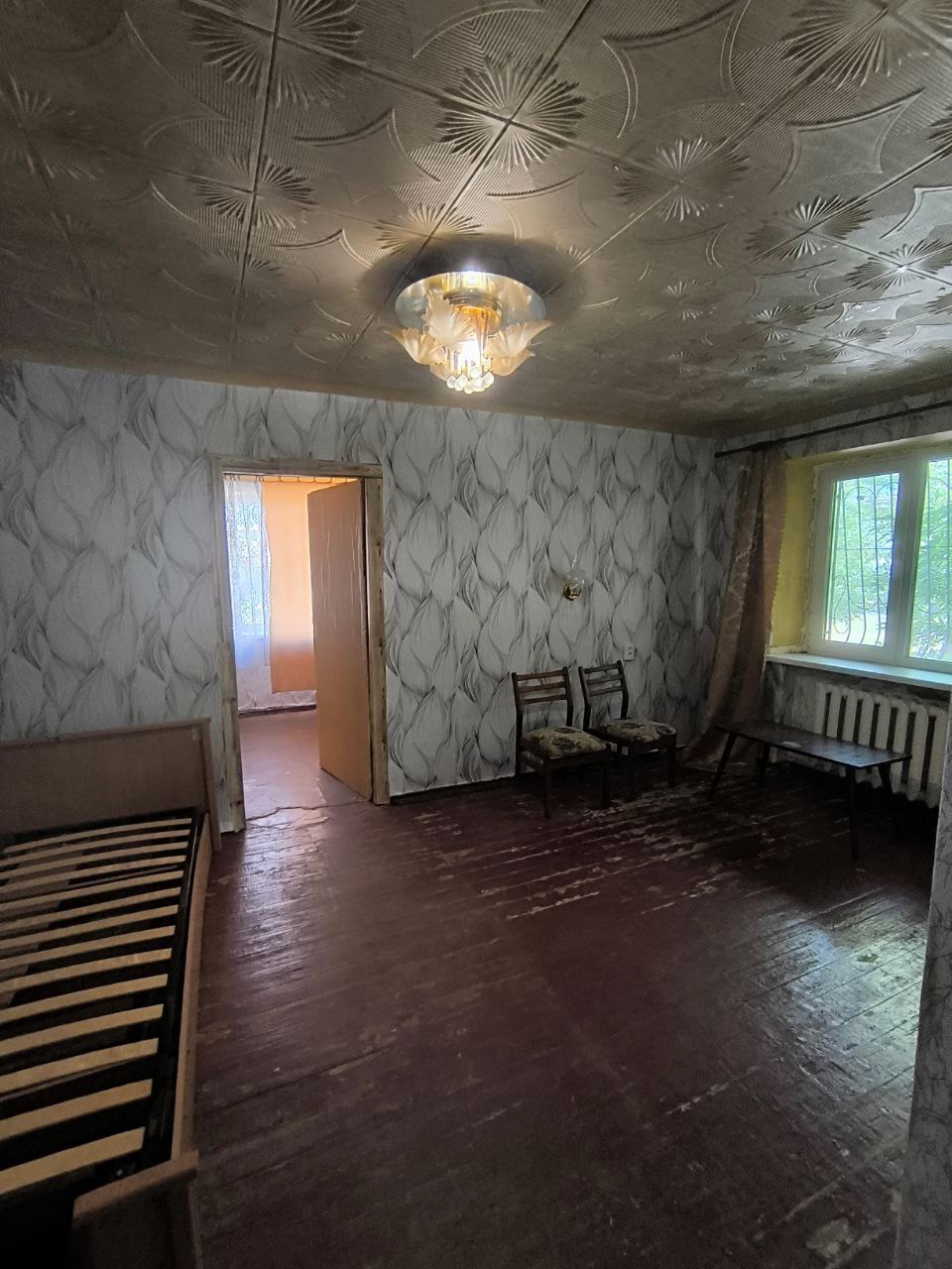 ‼‼Продам 2-комн. квартиру на кв. ГБК! 1/5 этаж. 45/27/6 м². Кирпичный дом, цоколь высокий. Квартира угловая, железная входная дверь, комнаты проходные, окна м/п, газовая колонка, с/у совмещён. Требует ремонта. Тихий двор. В пешей доступности школа, садик, парк, супермаркеты, остановки общественного транспорта...