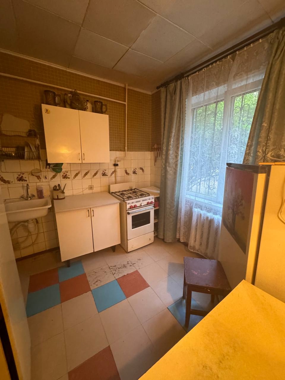 Продам 2-х комнатную квартиру улучшенной планировки по кв. Пролетариата Донбасса. Общая площадь квартиры 54,5 м2, 1/9 эт. Состояние квартиры жилое как на фото. Комнаты раздельные, большая кухня, раздельный санузел, окна МПО, разводка новая, балкон застеклен. Вся мебель и техника остается. Хорошее тихое место,...